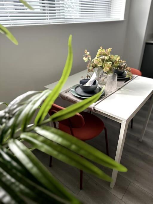 Studio Apartment In Milton Keynes Exterior foto